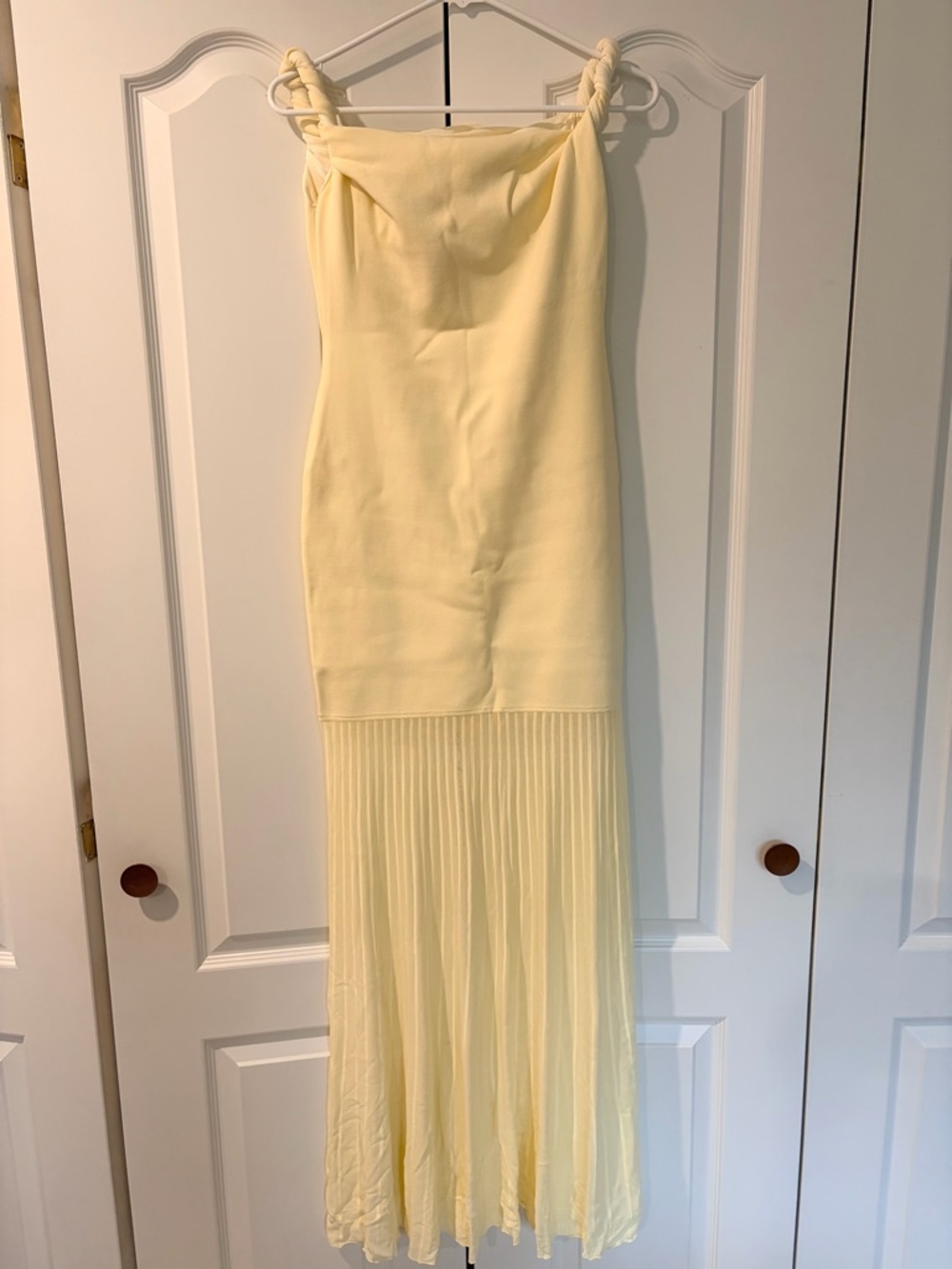 SIR. The label Elia off-shoulder twist Maxi Dress - Picture 4 of 5